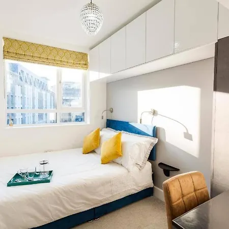 Central, Chic & Vibrant 2bd - Free Parking *
