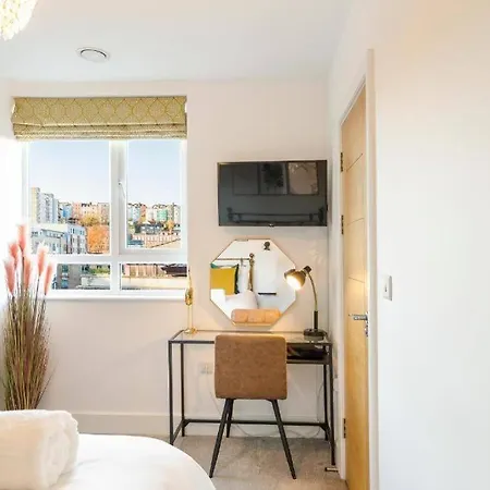 Central, Chic & Vibrant 2bd - Free Parking Lägenhet