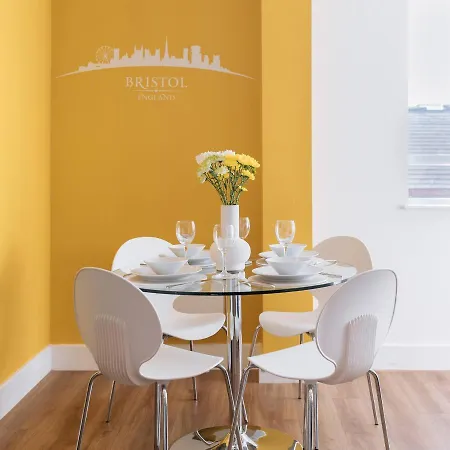 Central, Chic & Vibrant 2bd - Free Parking * Bristol