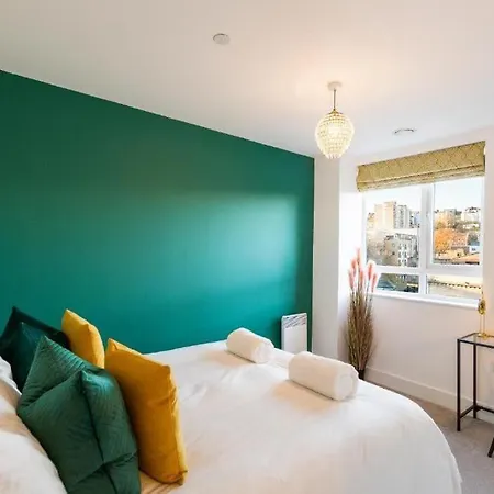 Central, Chic & Vibrant 2bd - Free Parking 公寓