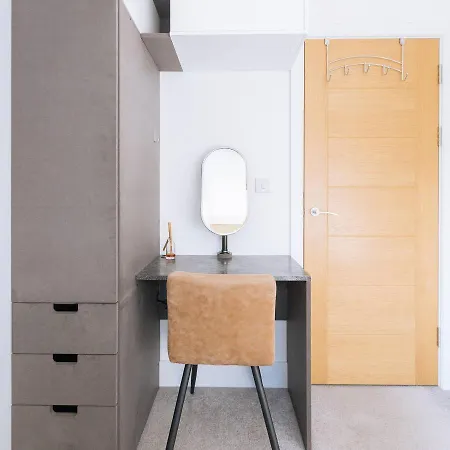 Central, Chic & Vibrant 2bd - Free Parking